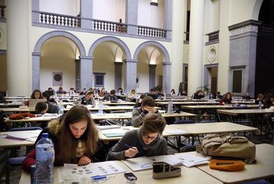 Blok in het peristilium van de Aula